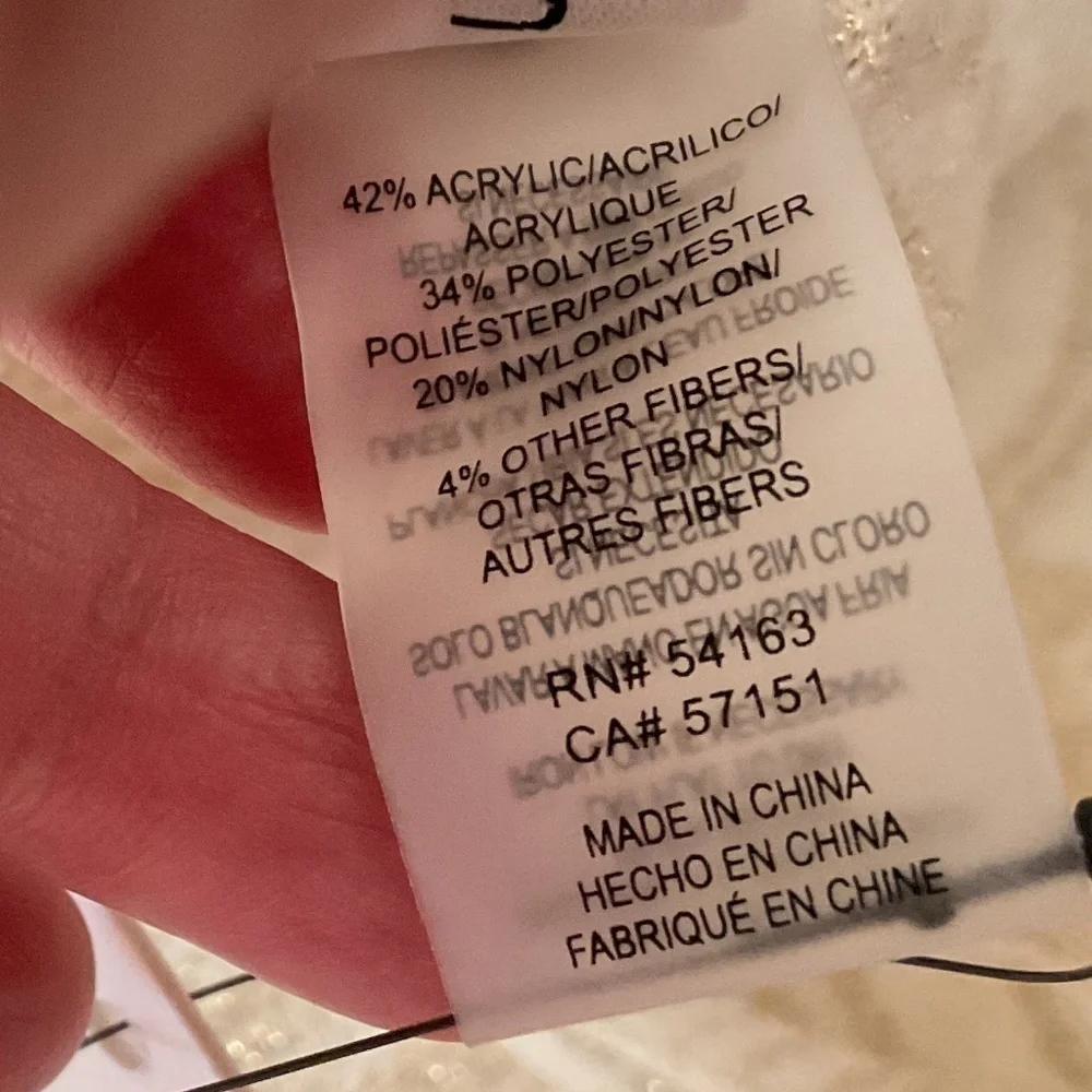 NWT CALVIN KLEIN LIGHT CREAM SNUD SCARF